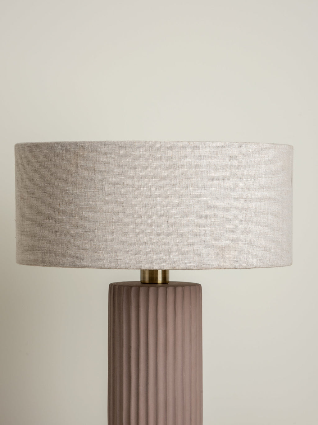 Avero - taupe ribbed concrete table lamp
